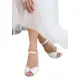 Naomi, Brautschuhe