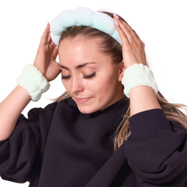 Capezio Spa Set – Set aus Stirnband und Armbändern. Capezio Spa Set – Set aus Stirnband und Armbändern.