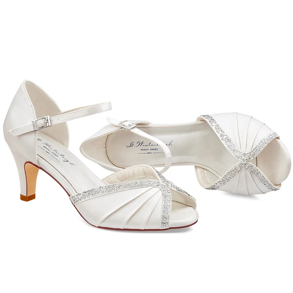 Naomi, Brautschuhe